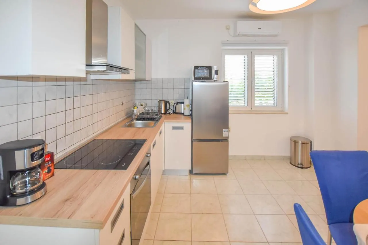 Apartment S And E Kali Croatia